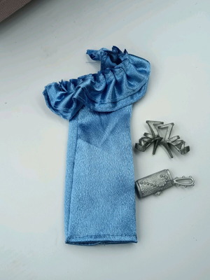 Doll fashion clothes set like new, dress bag and shoes