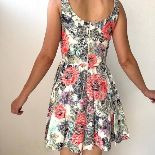 Floral dress like new, unworn, size M