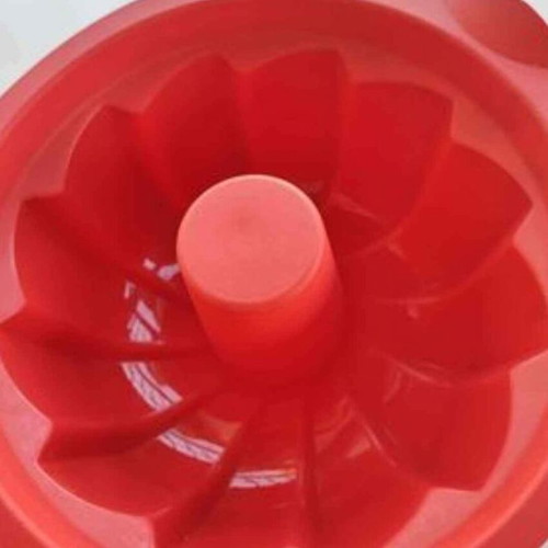 Tupperware Silicone Cake Mold Gugelhupf like new