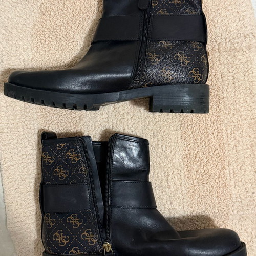 Guess black leather ankle boots used, size 39, gold buckle detail