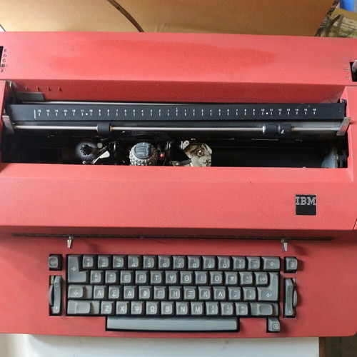 IBM electric typewriter vintage new, collectible