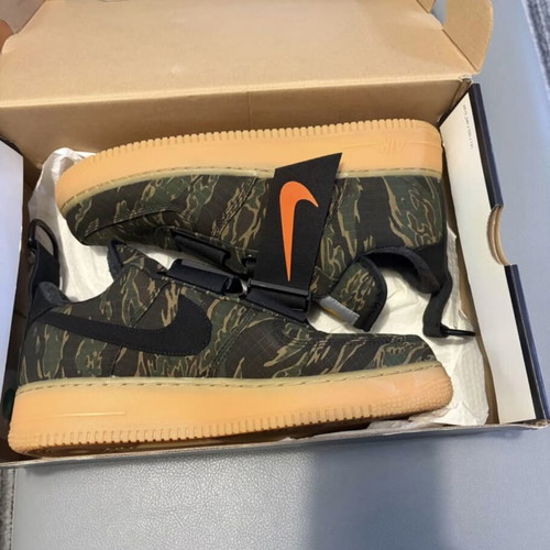 Nike and Carhartt collaboration sneakers dead stock, size 44