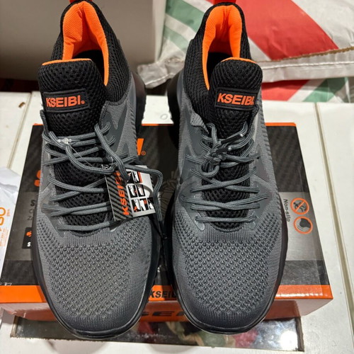 Work shoes new with and without protection, sizes 40-46
