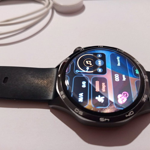Smart watch like new with many functions and screen protector