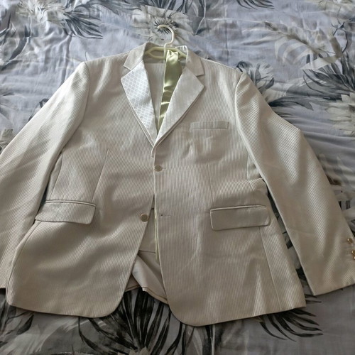 Men's suit used, jacket, trousers size 54 and tie included