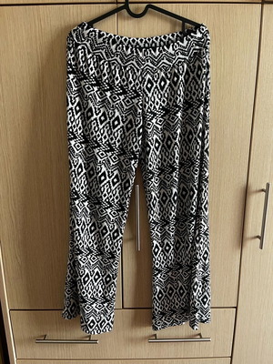 Women's pants like new, black and white, sizes S and M