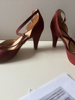 Clarks Tango pumps like new, brown size 39