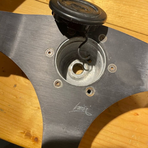 Racing steering wheel like new, functional horn