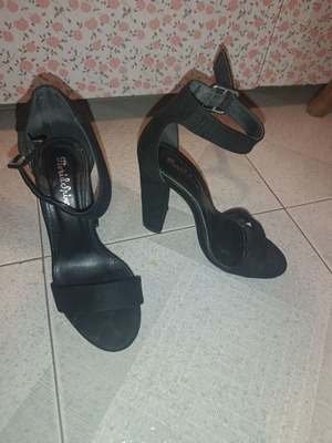 Black sandals size 35, like new, comfortable fit for 36