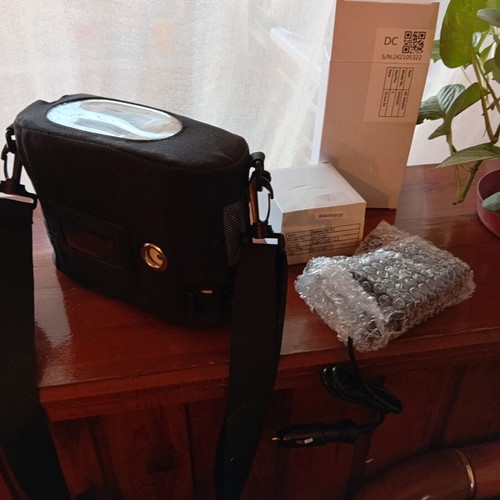 portable oxygen device kingon p2 + carrying case + free second battery.