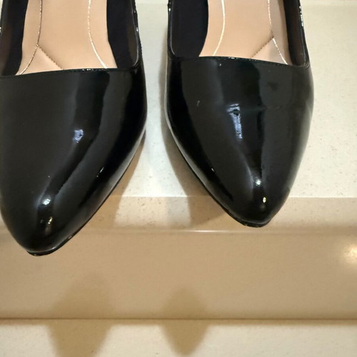 Clarks black patent leather pumps size 39 like new