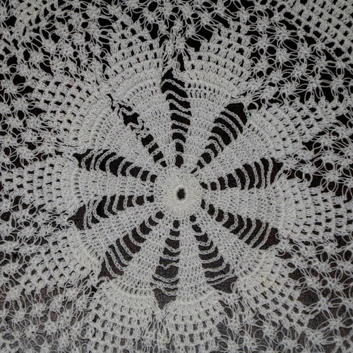 Embroidery set of 2 pieces with crochet used, 29 cm diameter