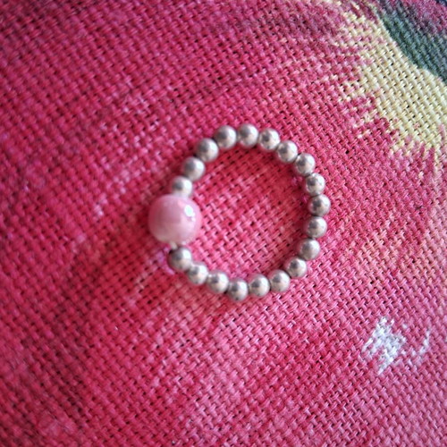 Elastic ring with silver and pink beads, like new