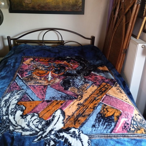 Double velvet blanket used, 2.20x2.40 m