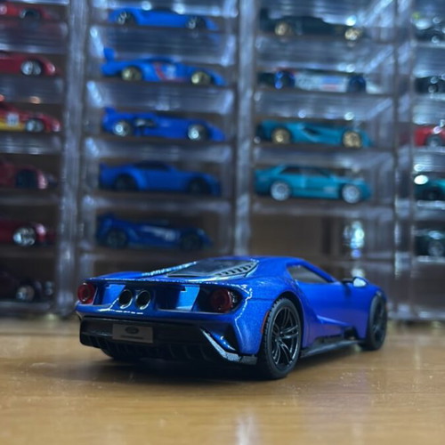 Burago 2017 Ford GT 1/32 scale like new