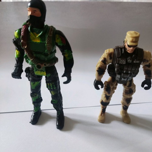 Military battle figures used in very good condition