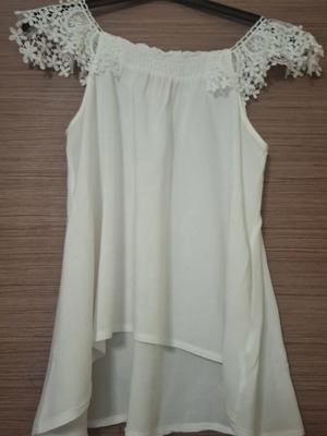 Sam sleeveless blouse with lace and pearls, like new, size 10 years