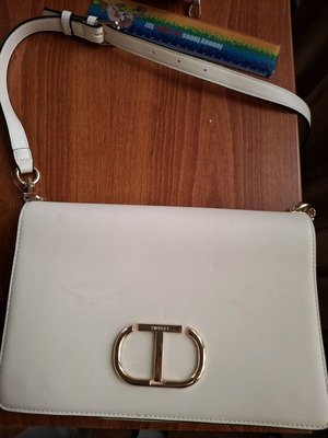 Twinset crossbody bag like new, cream with gold chain detail
