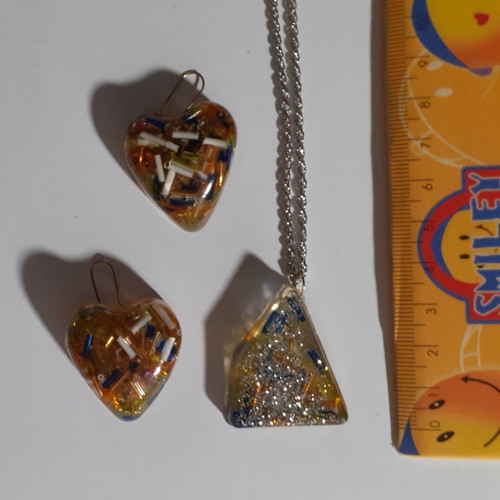Set of 6 handmade pendant and earrings with resin and glitter