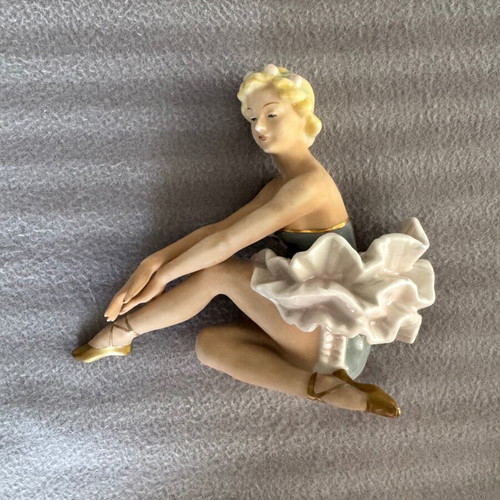 Wallendorfen porcelain ballerina figurine used, hand-painted details