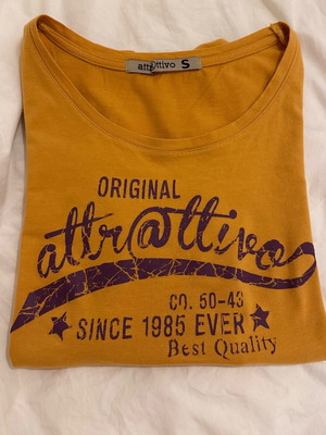 Attrattivo Tshirt like new, mustard color, size S