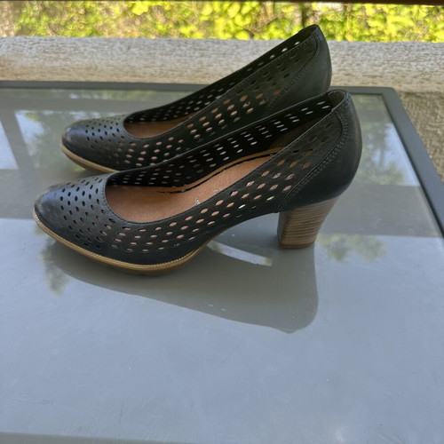 Tamaris Navy Leather Summer Perforated Pumps new, size 38
