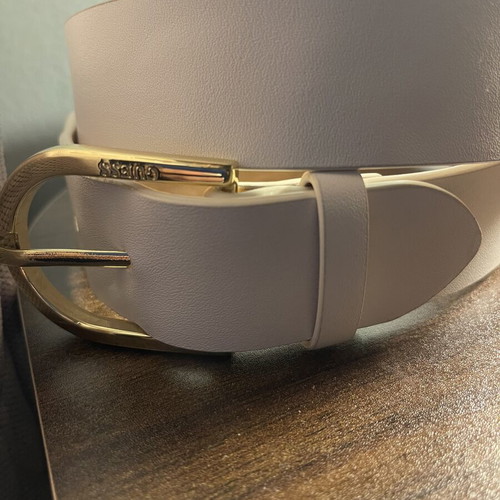 Guess white belt with gold details like new, size 85