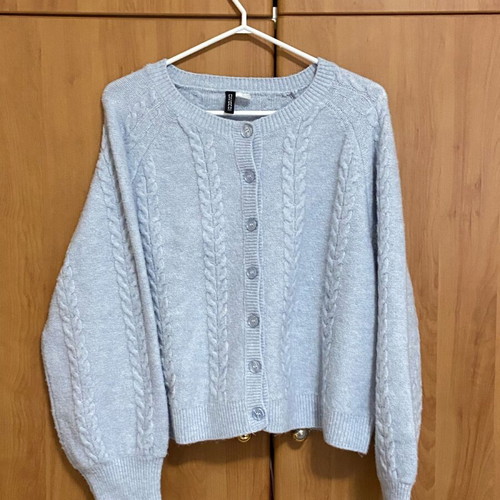 H&M baby blue knitted cardigan like new, size Large