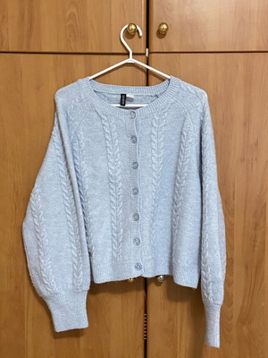 H&M baby blue knitted cardigan like new, size Large