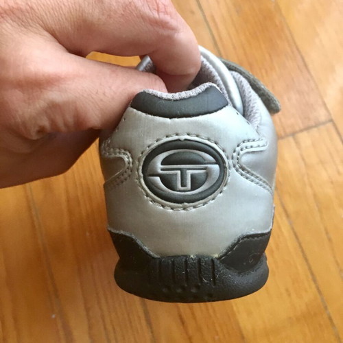 Sergio Tacchini kids sports shoes used, size 22