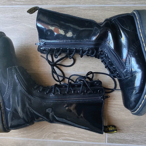 Dr. Martens leather patent boots used with 2 zippers size 37