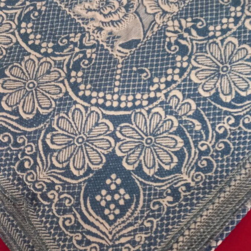 Woven blanket large new 1.80x2.20 with beautiful design and color