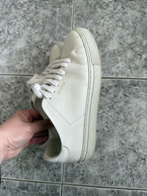 Sports shoes used, natural leather, size 39
