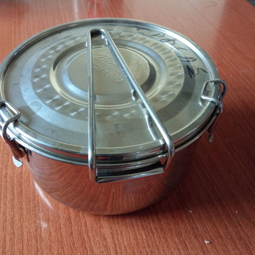 Metal food bowl like new