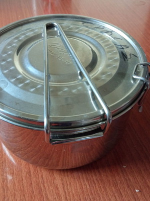 Metal food bowl like new
