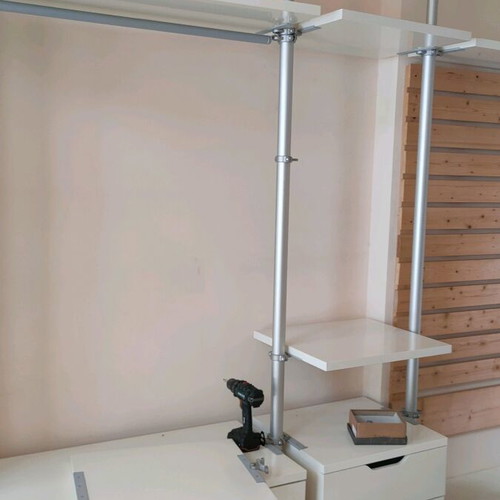 Hanging shelving system like new, 3m height with 4m extension length