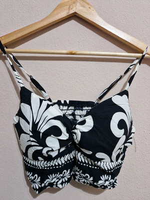 Black And White Top like new, size XS