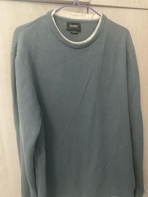 pull and bear αντρική μπλούζα, σε χρωπμα σιελ- γκρι