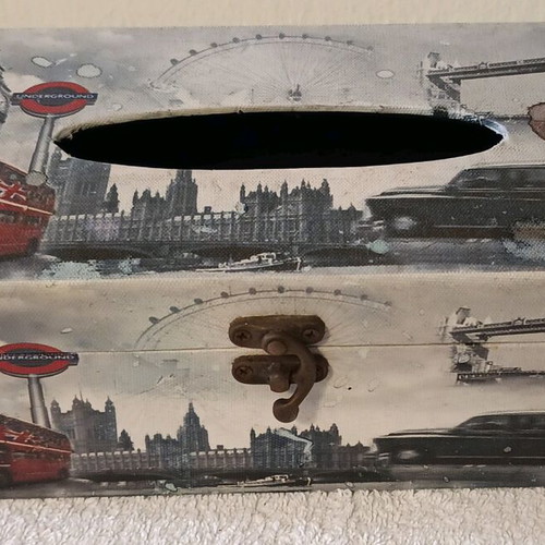London tissue box in good condition with small defect