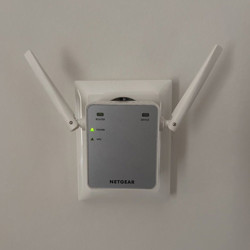 Netgear N300 EX2700 WiFi Range Extender like new