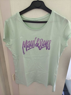 Maui & Sons T shirt used, mint color, size M