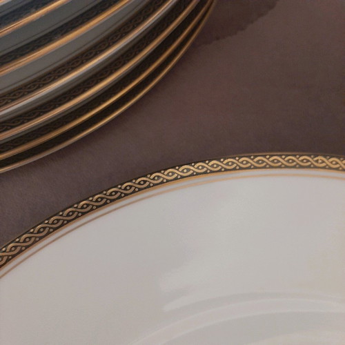 Classic set of 12 Bavaria porcelain serving plates like new