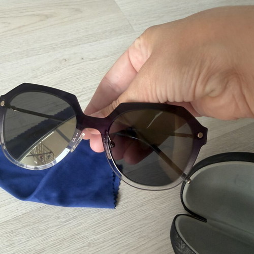 Oversized women's sunglasses like new, black lenses, lightweight frame