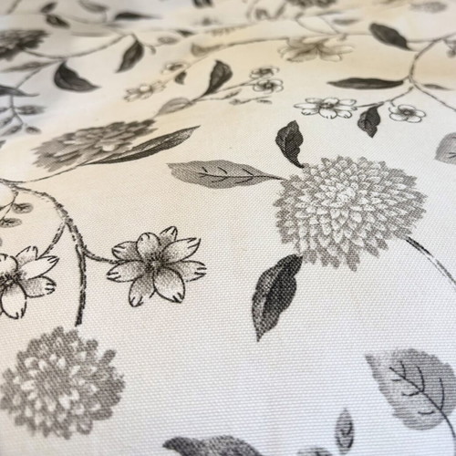 Set of 2 armchair cushions with filling and cover, floral pattern