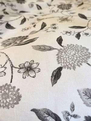 Set of 2 armchair cushions with filling and cover, floral pattern