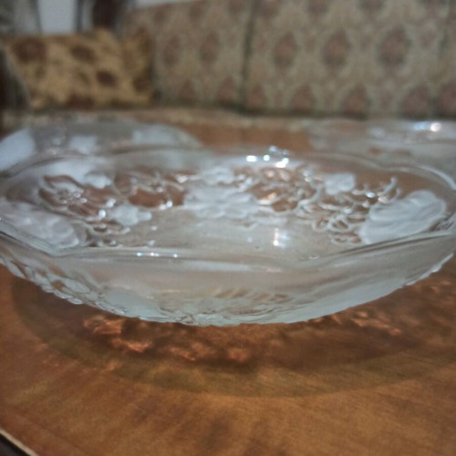 Serving plates like new, set of 4 with embossed floral design