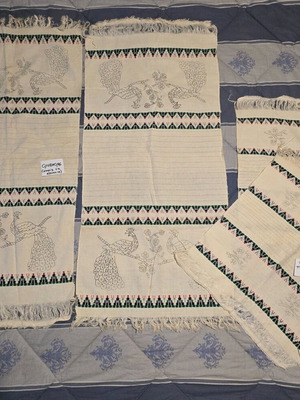 Set for embroidery unfinished 2 runners and 2 napkins like new