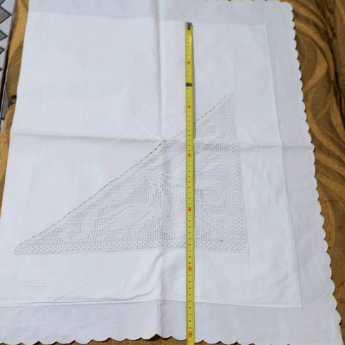 Set of 2 pillowcases like new with cutwork crochet embroidery and ruffles