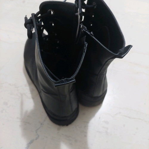 Black boots size 41 refurbished with silver details