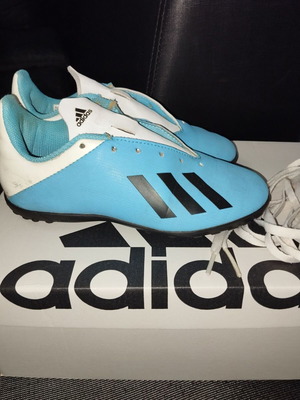Adidas football shoes cleats size 31 like new